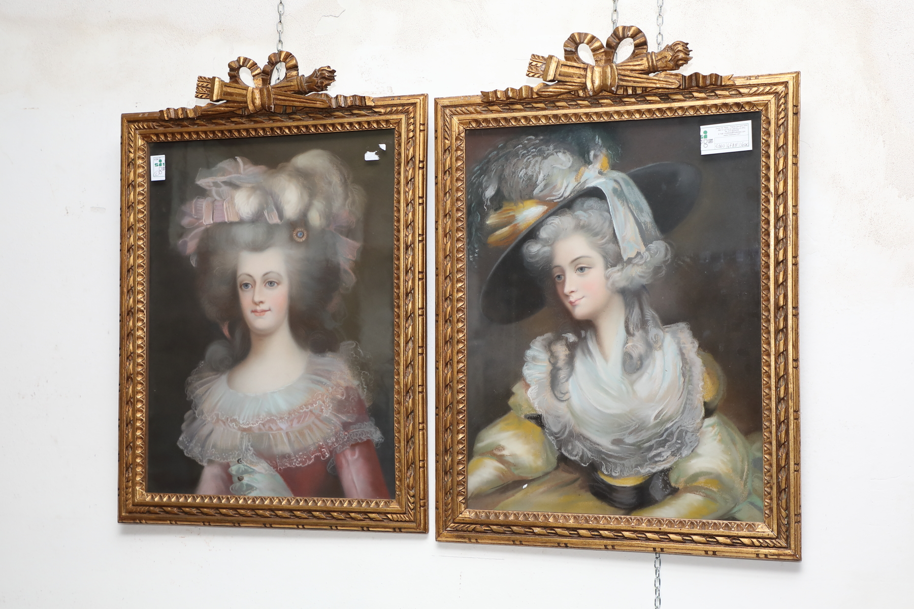 Coppia di pastelli raffiguranti nobildonne epoca fine 800 - Complementi d'arredo Coppia di pastelli raffiguranti nobildonne epoca fine 800 - Complementi d'arredo