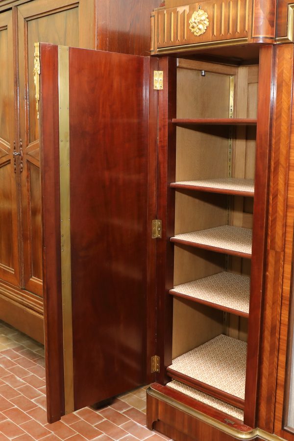 Libreria a 4 ante di cui vetri centrali e bronzi dorati - Librerie