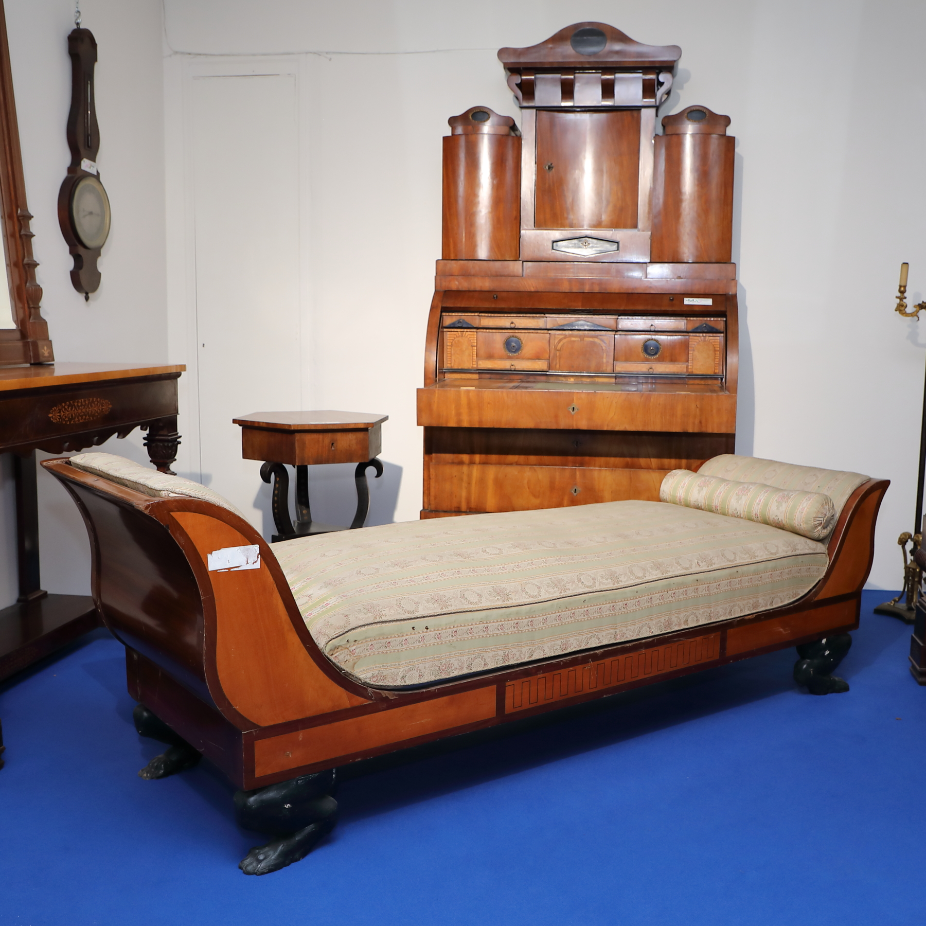 Dormeuse biedermaier in betulla e mogano con piedi ferini - Divani Dormeuse biedermaier in betulla e mogano con piedi ferini - Divani