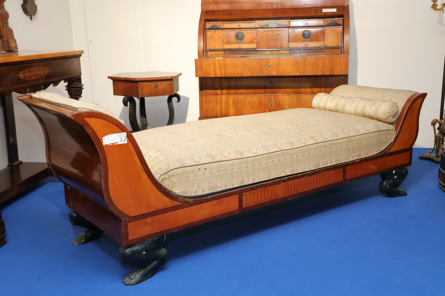 Dormeuse biedermaier in betulla e mogano con piedi ferini - Divani Dormeuse biedermaier in betulla e mogano con piedi ferini - Divani