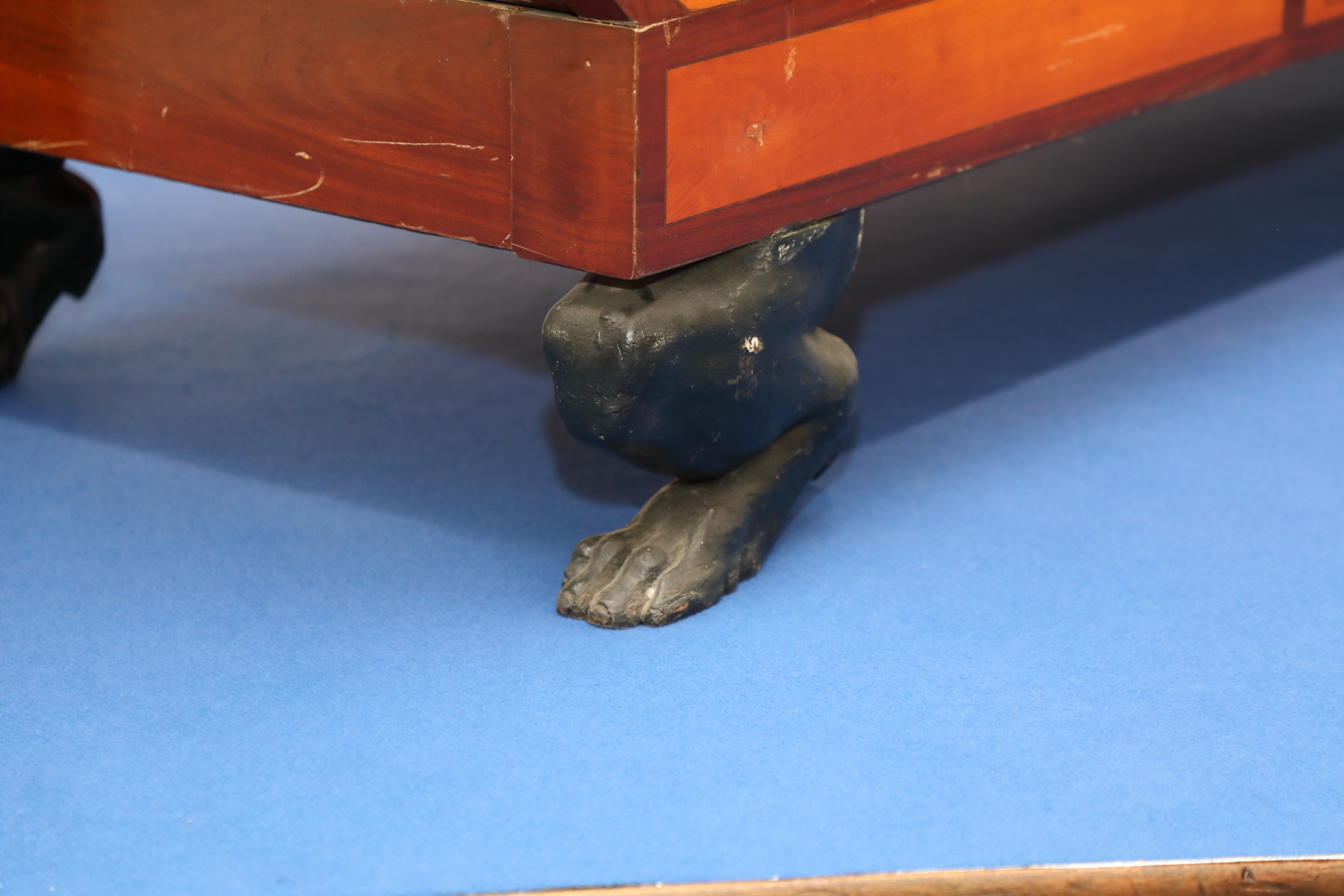 Dormeuse biedermaier in betulla e mogano con piedi ferini - Divani Dormeuse biedermaier in betulla e mogano con piedi ferini - Divani