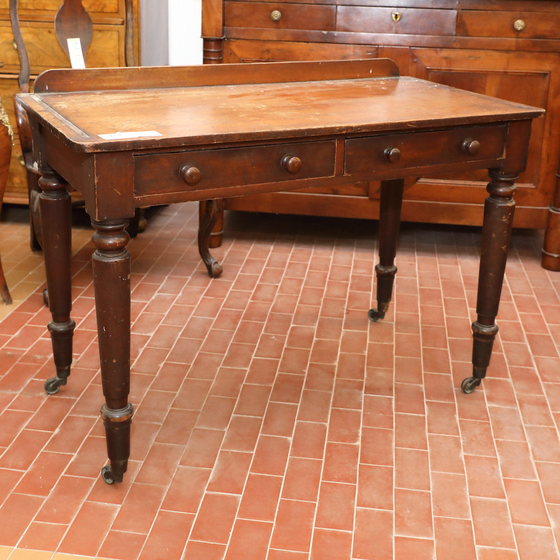 Tavolo scrittoio con gambe tornite a due cassetti epoca vittoriana - Uncategorized Tavolo scrittoio con gambe tornite a due cassetti epoca vittoriana - Uncategorized