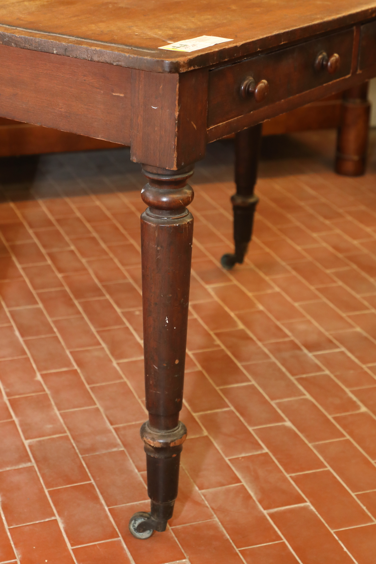 Tavolo scrittoio con gambe tornite a due cassetti epoca vittoriana - Uncategorized Tavolo scrittoio con gambe tornite a due cassetti epoca vittoriana - Uncategorized