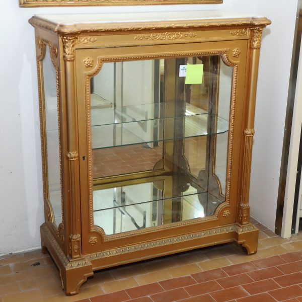 Vetrina ad un'anta in legno dorato con piano in marmo - Vetrine