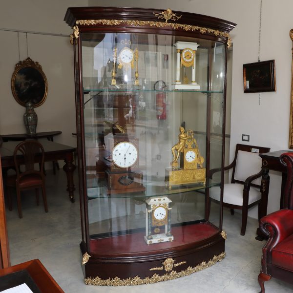 Vetrina espositore da centro  in mogano con bronzi ornamentali epoca Vittoriana - Vetrine