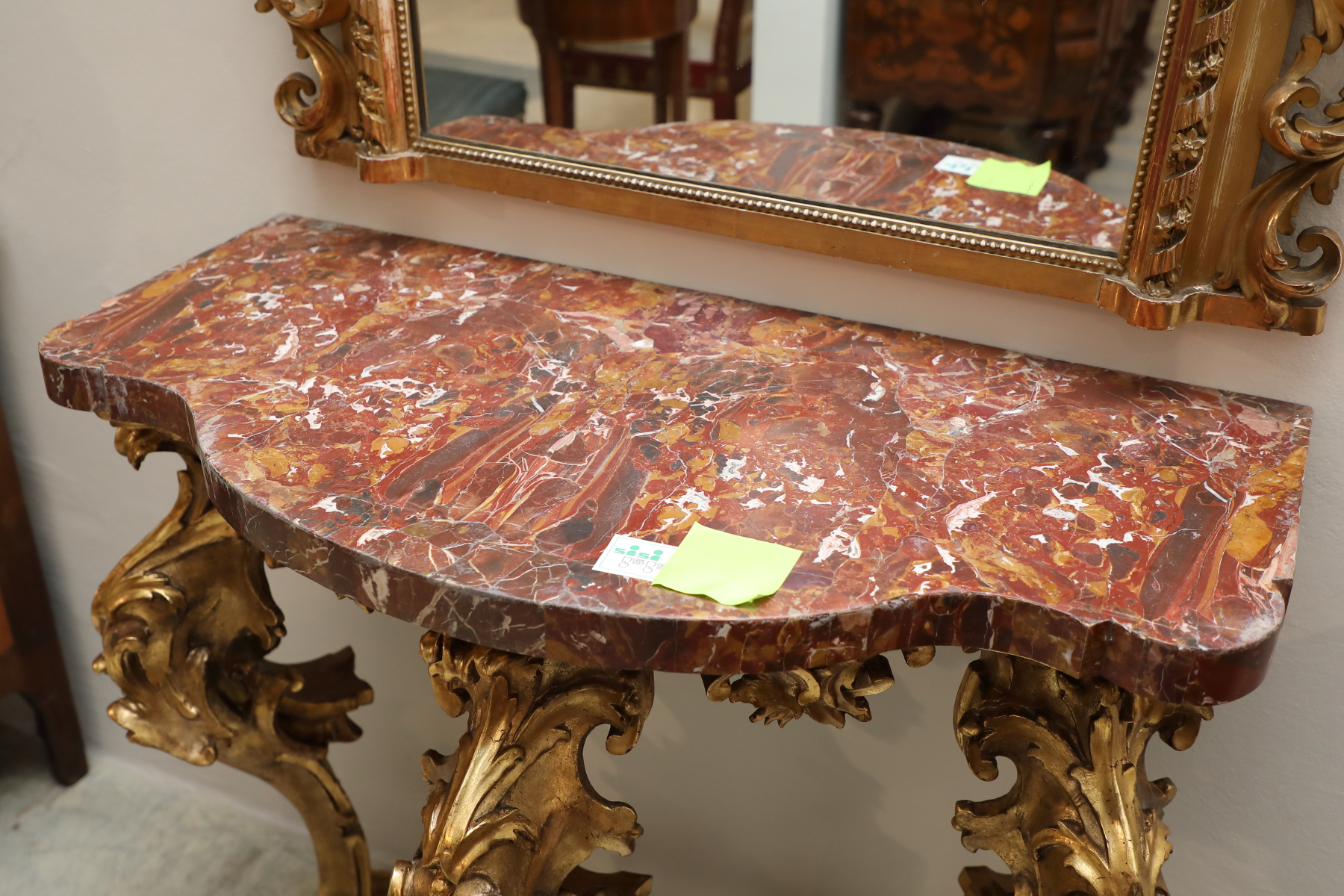 Consolle sagomata in legno dorato e piano in marmo rosso variegato, gambe mosse equine ,epoca 700 - Consolle Consolle sagomata in legno dorato e piano in marmo rosso variegato, gambe mosse equine ,epoca 700 - Consolle