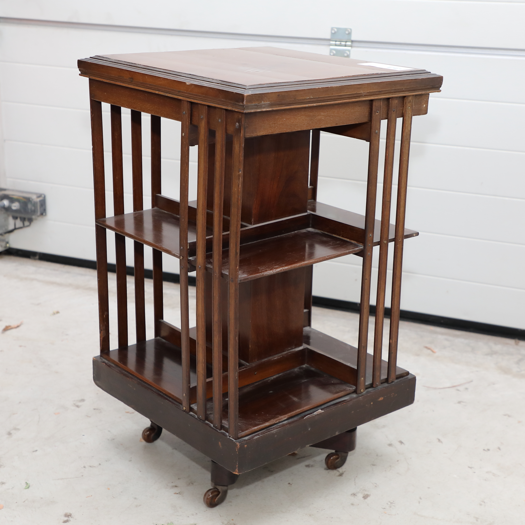 Coppia torciere in legno laccato e dorato epoca 700 - Complementi d'arredo Coppia torciere in legno laccato e dorato epoca 700 - Complementi d'arredo