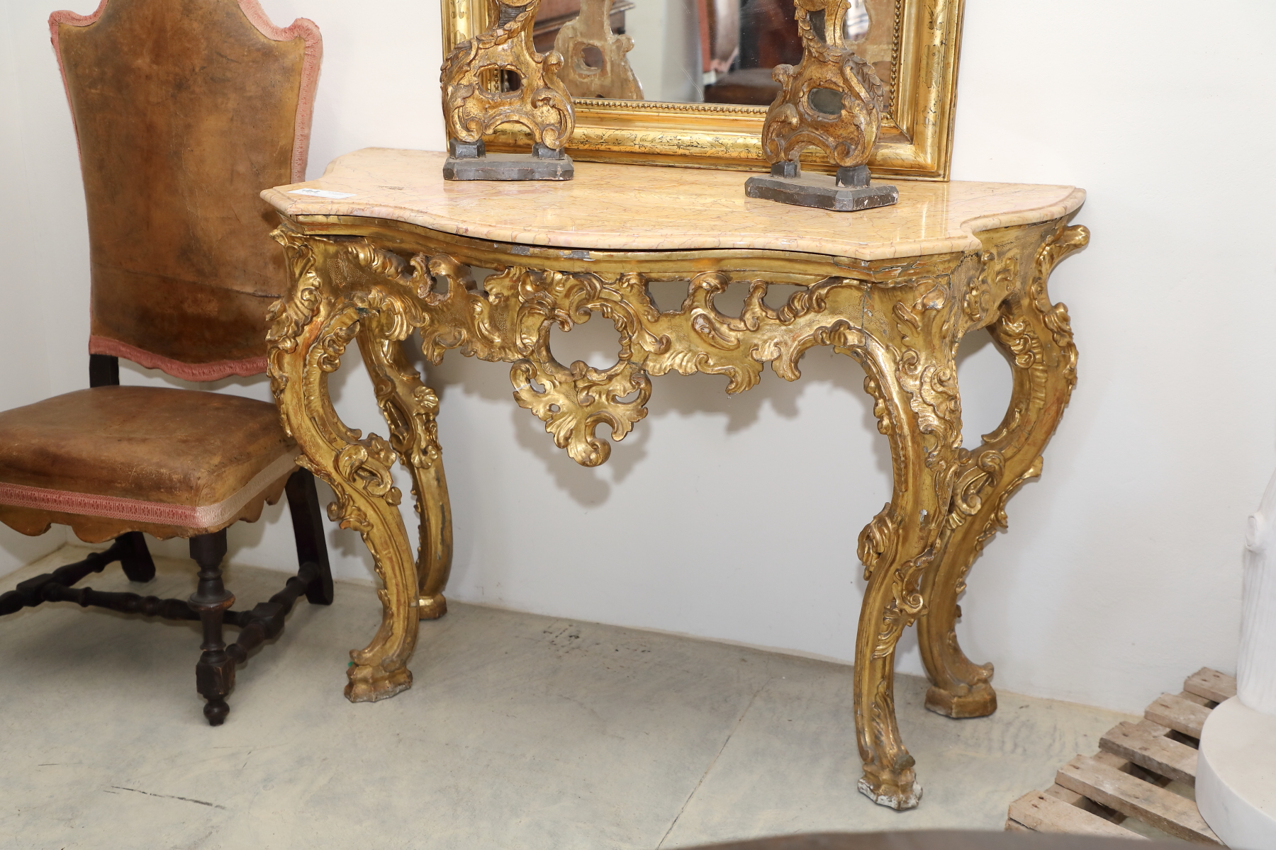Consolle scantonata in legno dorato con piano in marmo epoca 700 - Consolle Consolle scantonata in legno dorato con piano in marmo epoca 700 - Consolle