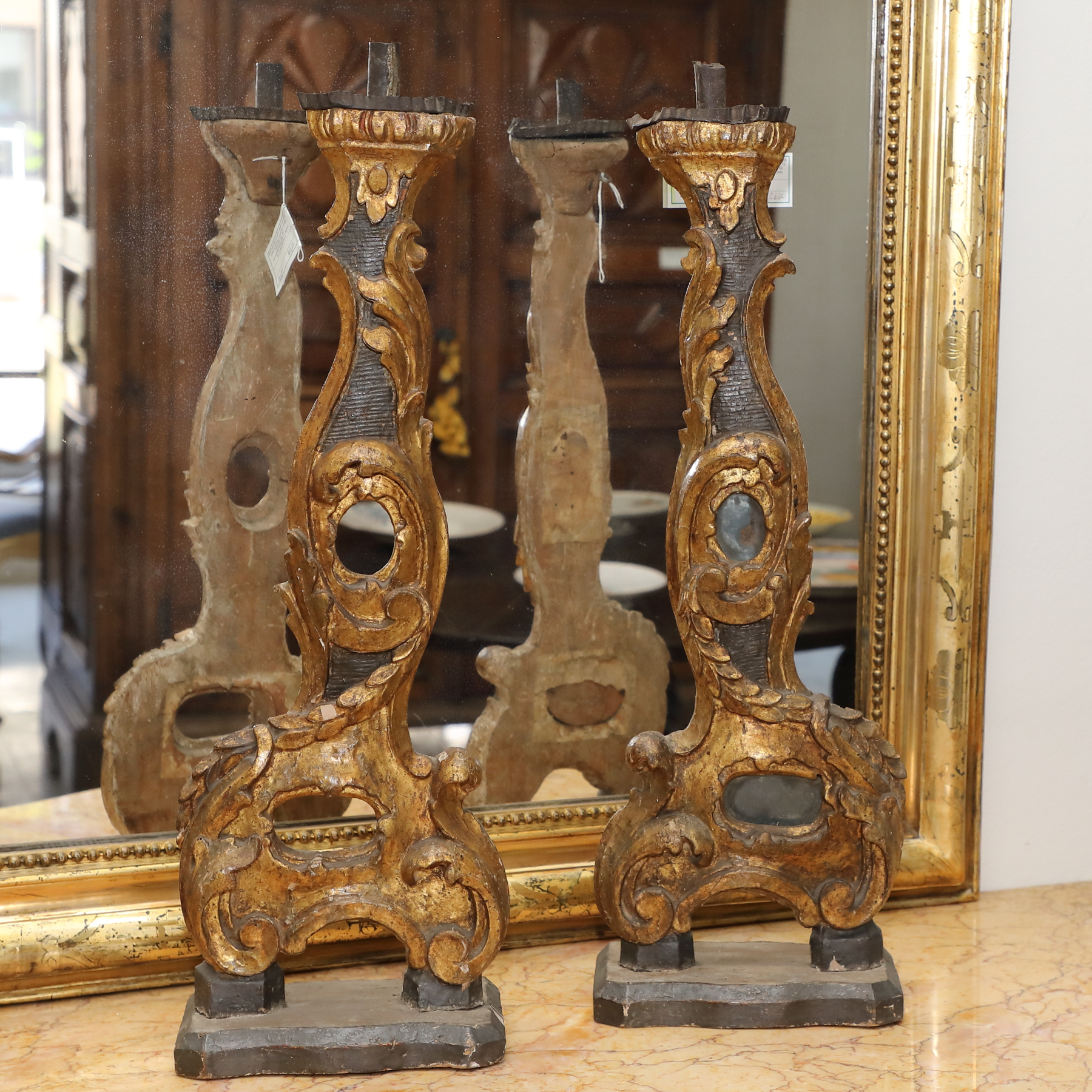 Gruppo di 4 panchetti in legno laccato e dorato XVII secolo - Complementi d'arredo Gruppo di 4 panchetti in legno laccato e dorato XVII secolo - Complementi d'arredo