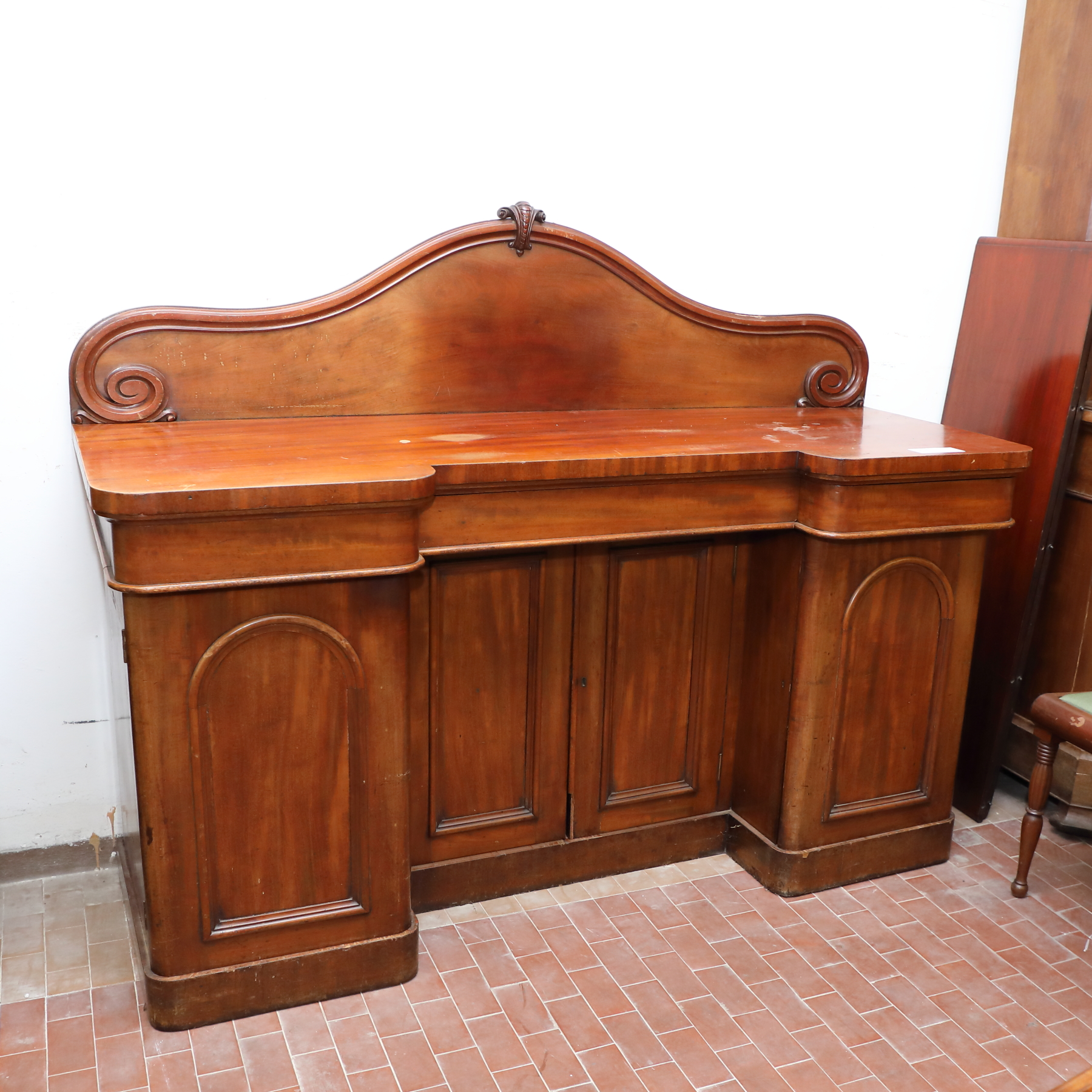 Credenza in mogano a quattro ante con alzata origine inglese epoca vittoriana - Credenze Credenza in mogano a quattro ante con alzata origine inglese epoca vittoriana - Credenze