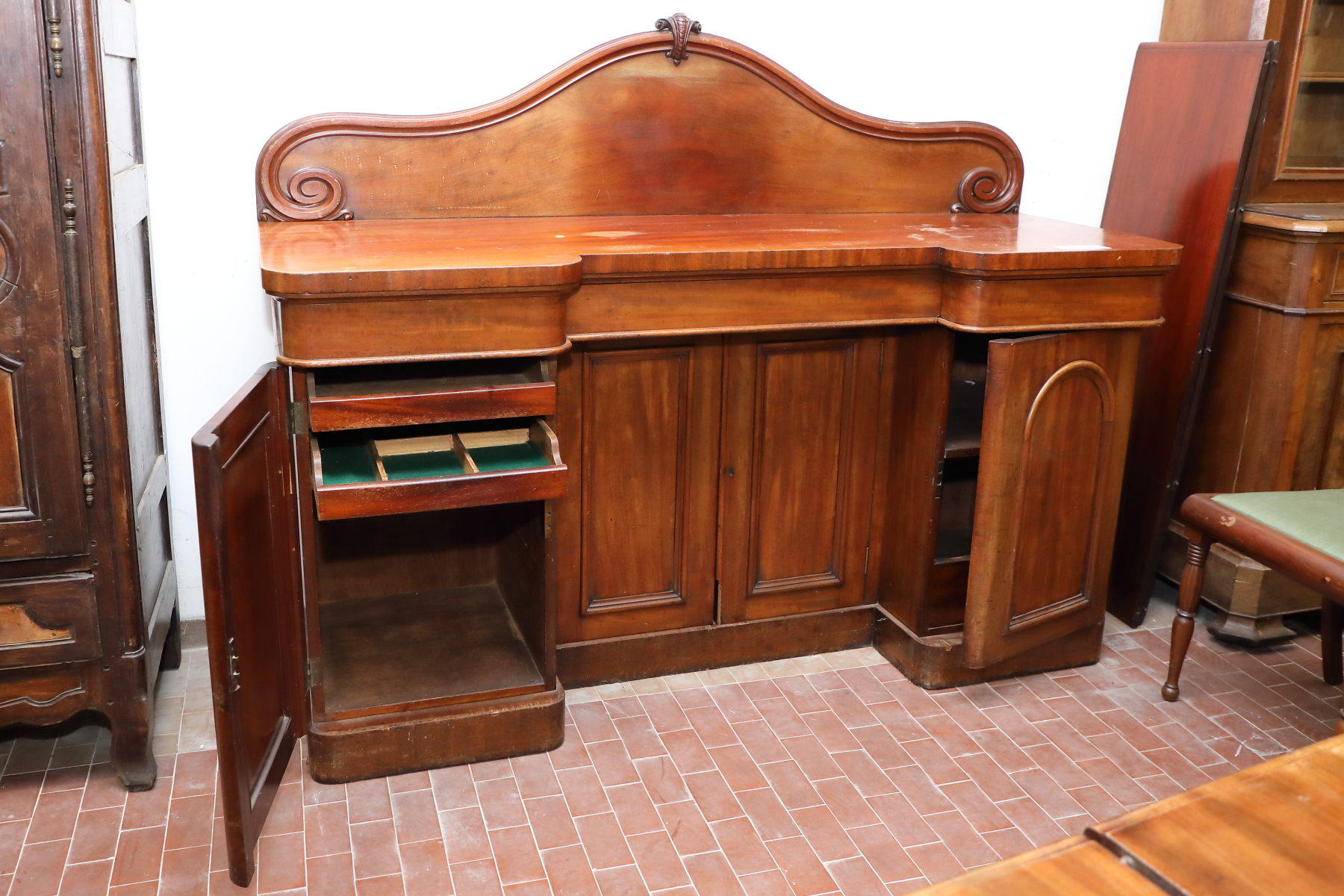 Credenza in mogano a quattro ante con alzata origine inglese epoca vittoriana - Credenze Credenza in mogano a quattro ante con alzata origine inglese epoca vittoriana - Credenze