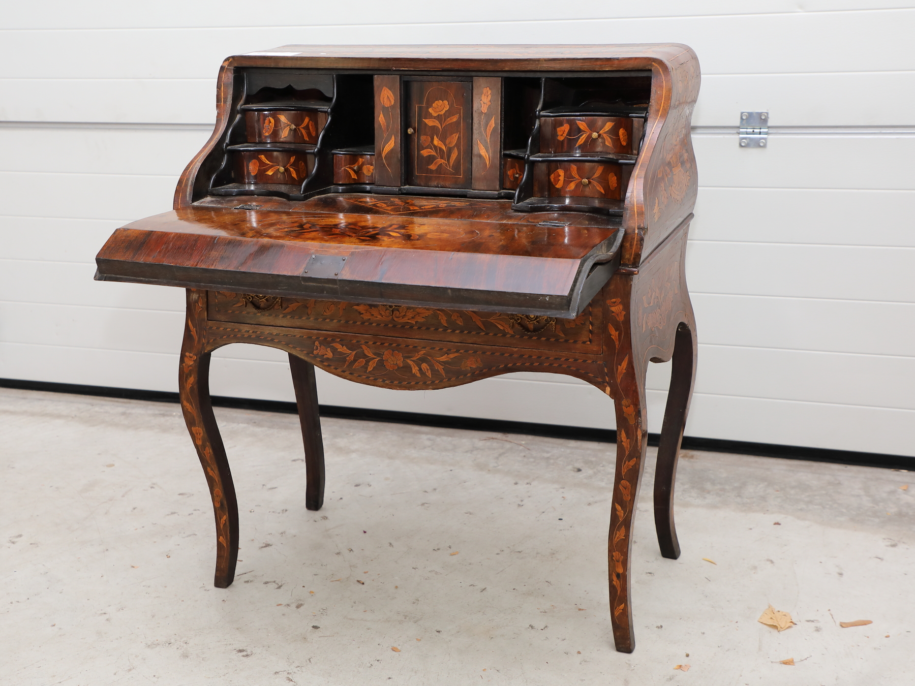 Ribaltina mossa da centro olandese intarsiata epoca 800 - Secretaire e Ribalte Ribaltina mossa da centro olandese intarsiata epoca 800 - Secretaire e Ribalte