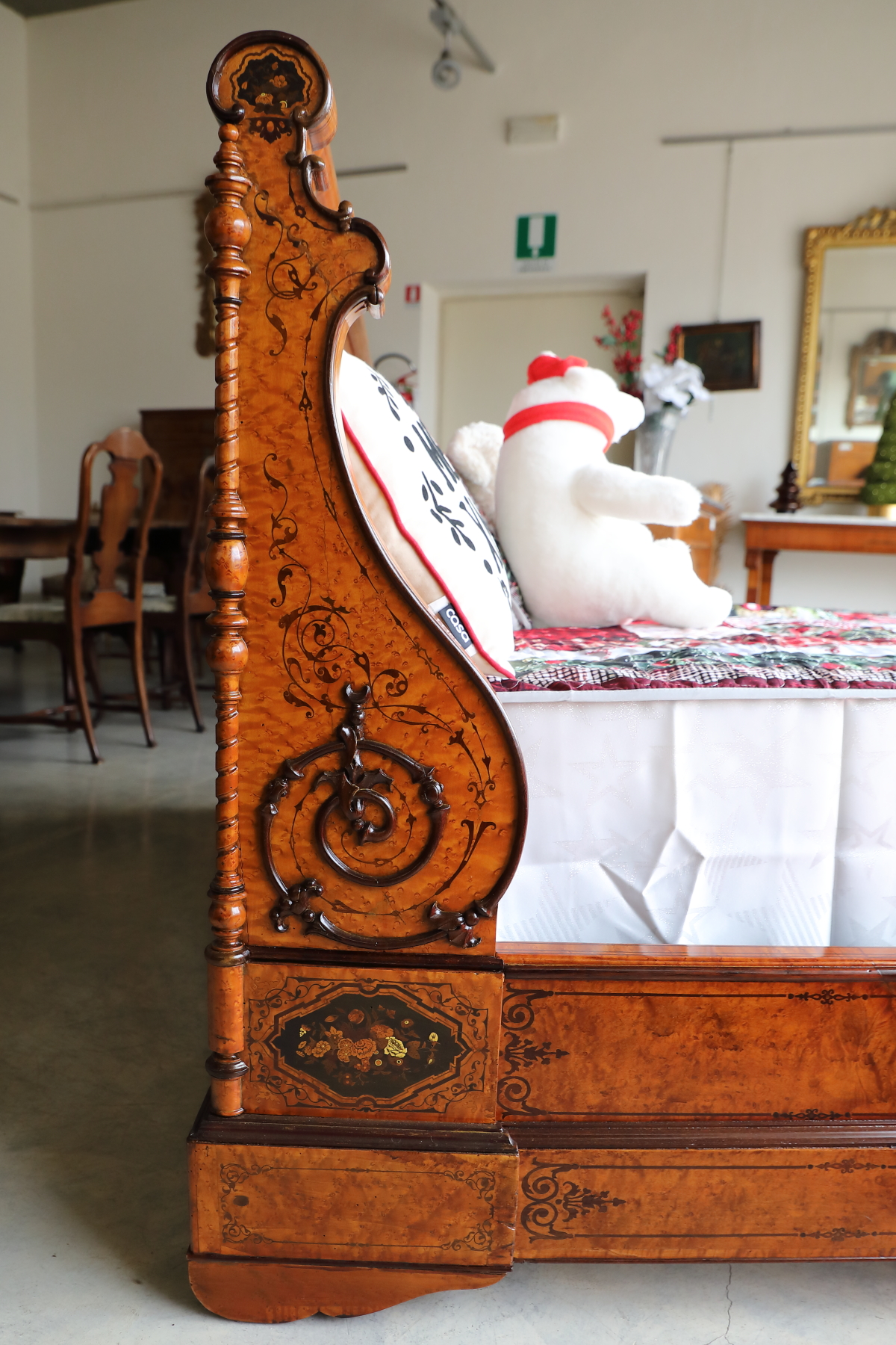 Letto matrimoniale intarsiato a motivi floreali epoca 800 - Letti Letto matrimoniale intarsiato a motivi floreali epoca 800 - Letti