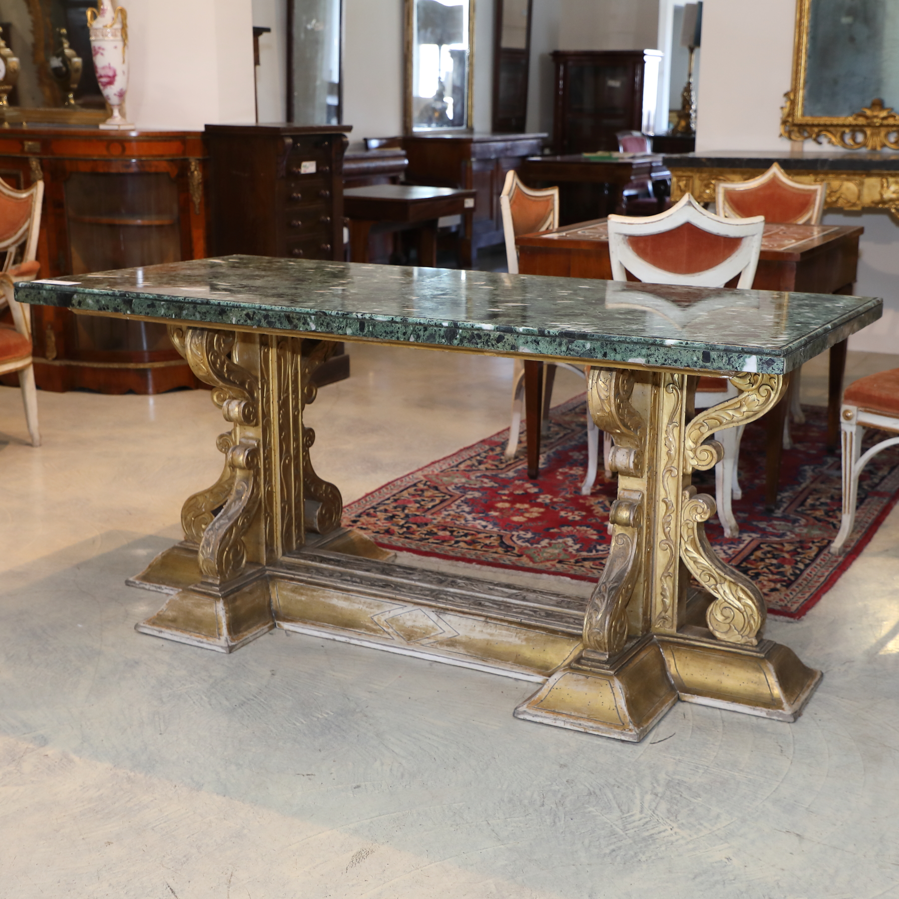Tavolo da centro in legno dorato con piano in marmo verde seconda metà 800 - Tavoli e Scrittoi Tavolo da centro in legno dorato con piano in marmo verde seconda metà 800 - Tavoli e Scrittoi
