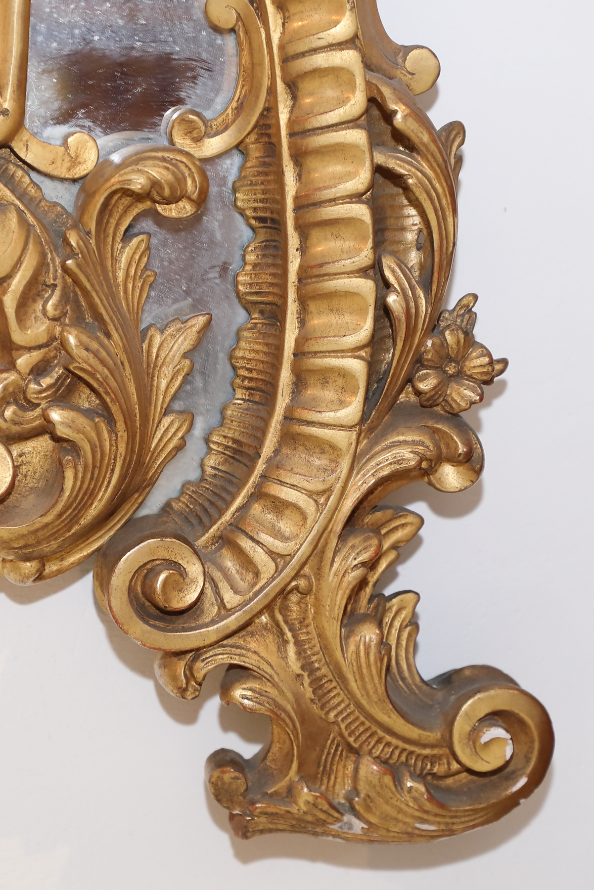 Grande Specchiera in legno dorato con intagli ornamentali epoca 800 - Specchiere Grande Specchiera in legno dorato con intagli ornamentali epoca 800 - Specchiere